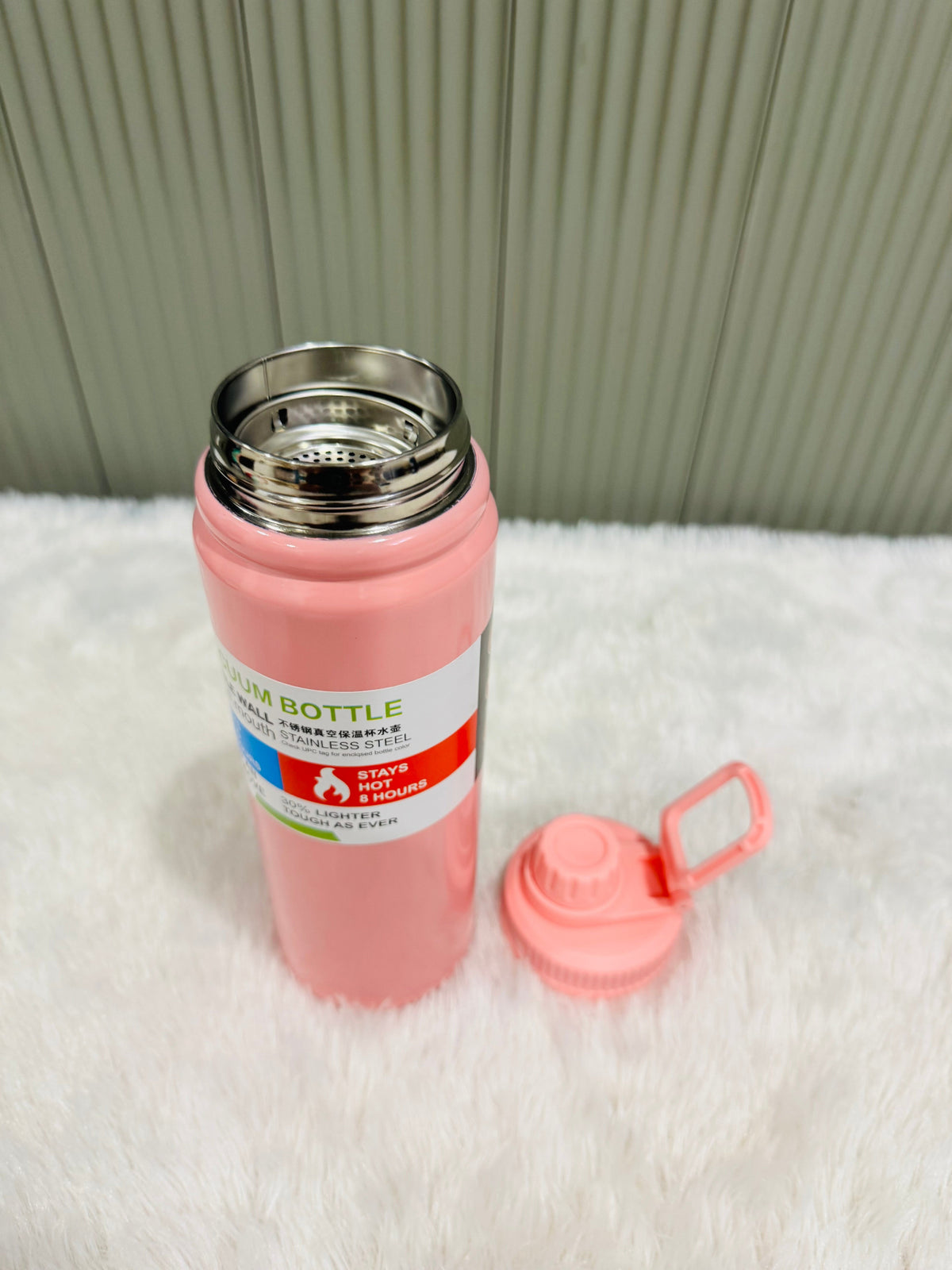 Pink 800ml vacuum bottle standing beside its pink screw lid