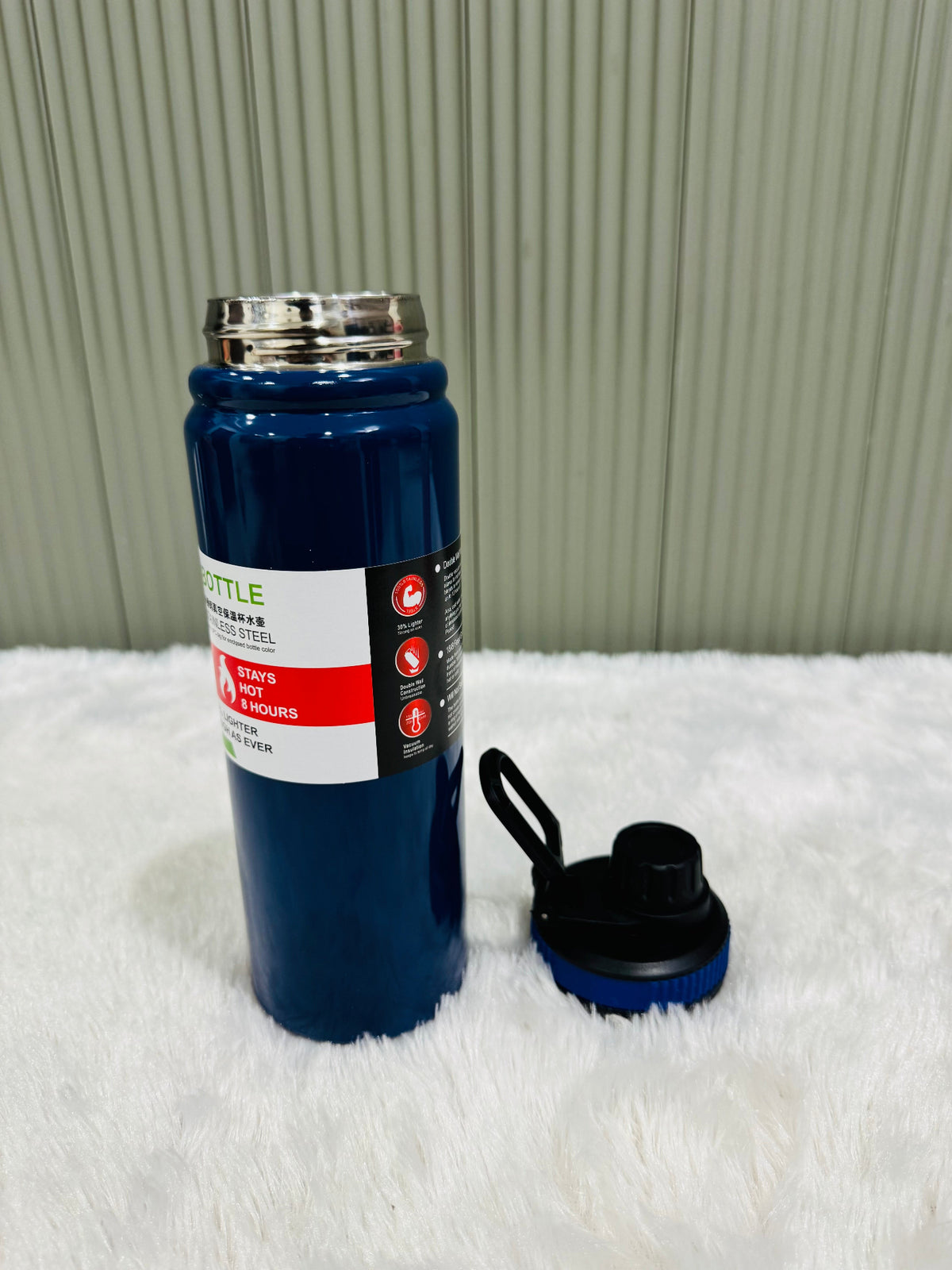 Navy 800ml bottle standing beside its removed black screw lid