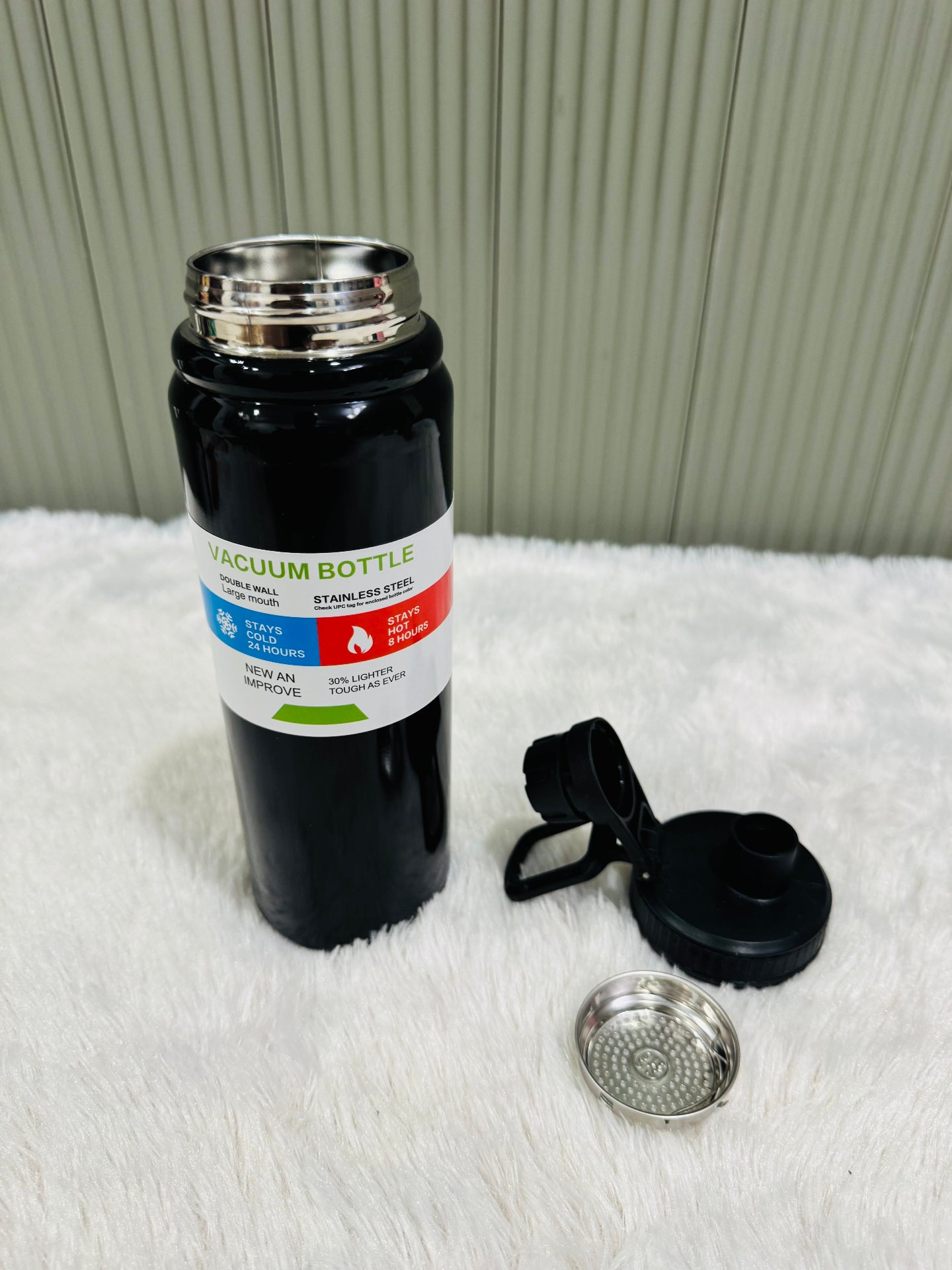 Black 800ml vacuum bottle with lid and steel strainer removed