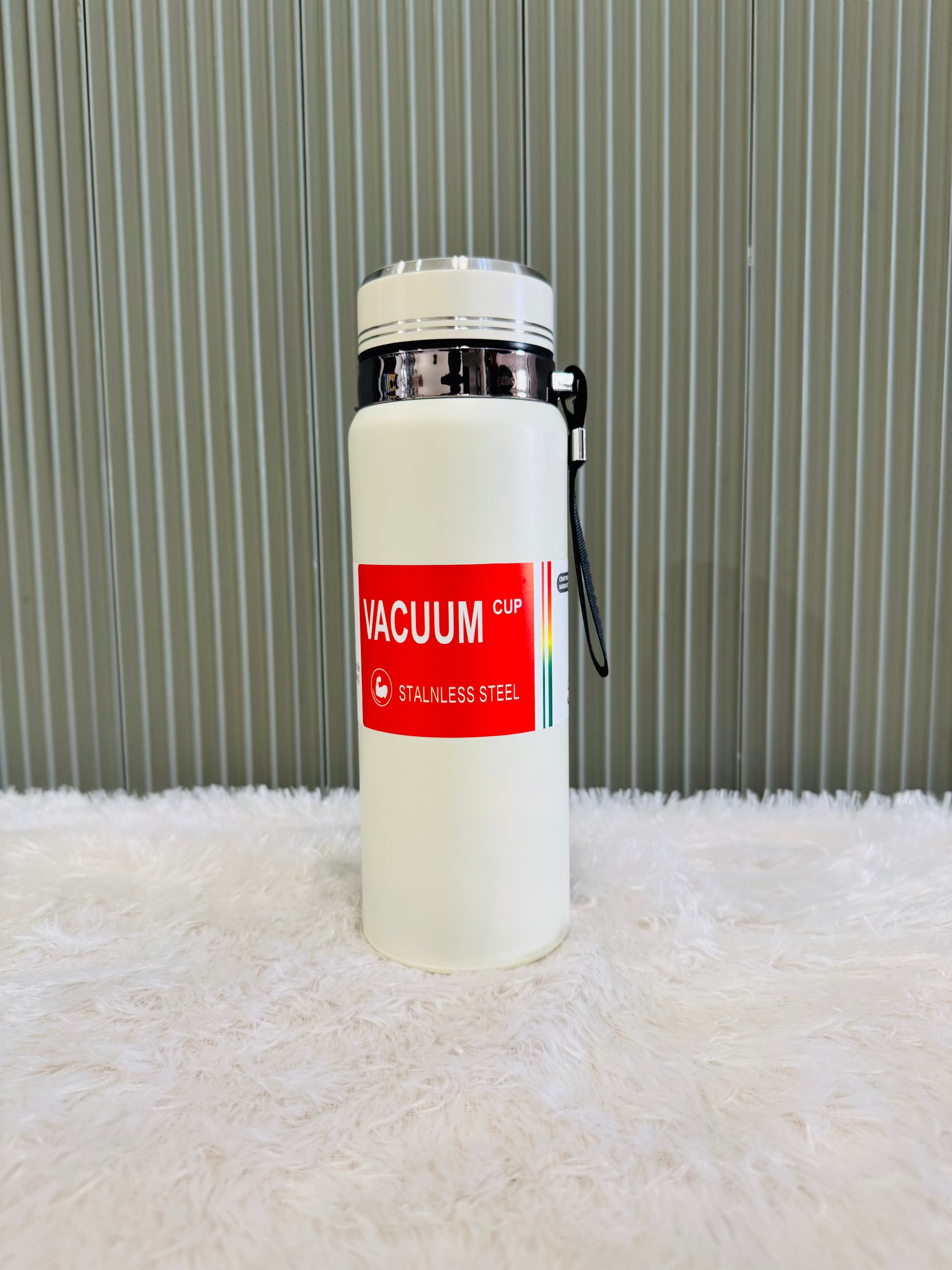 Cream 800ml vacuum bottle with vacuum cup label and wrist strap