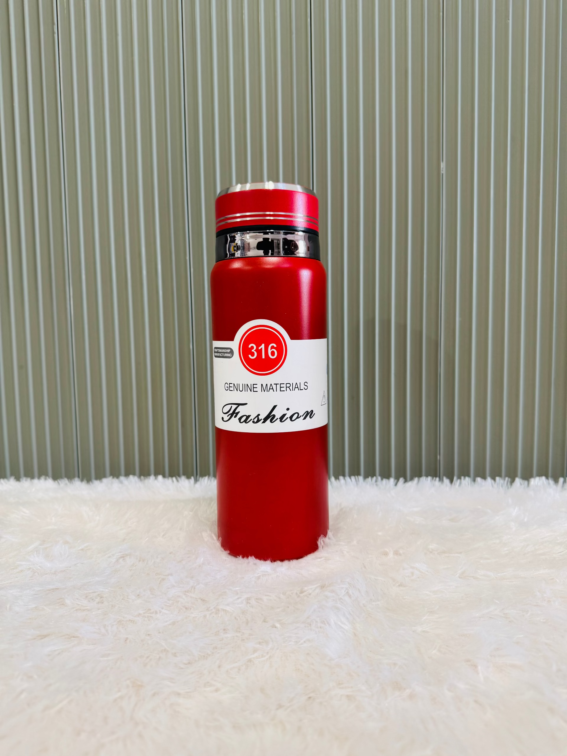 Red 800ml vacuum bottle with 316 steel label and wrist strap