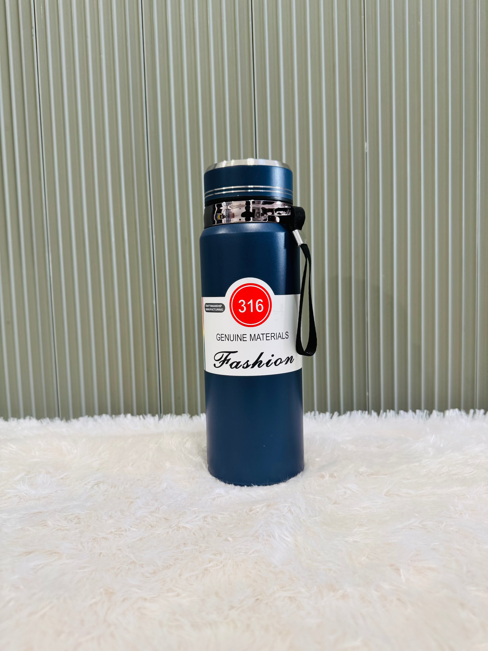 Navy 800ml vacuum bottle with 316 steel label and wrist strap