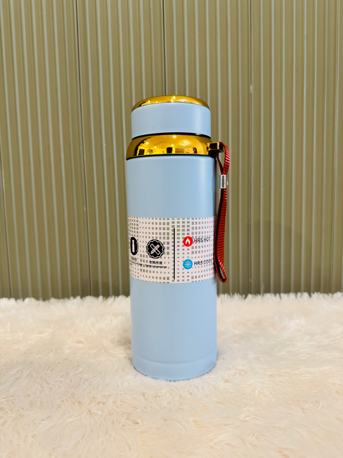 Pale blue 800ml vacuum flask with gold trim and wrist strap