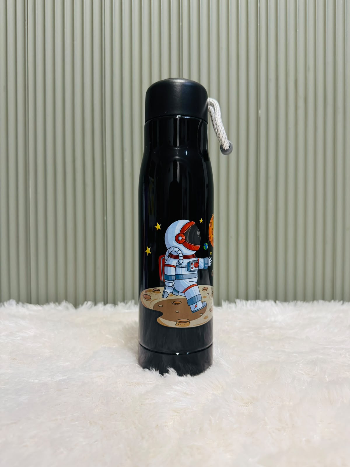Black 550ml steel bottle with astronaut and stars print