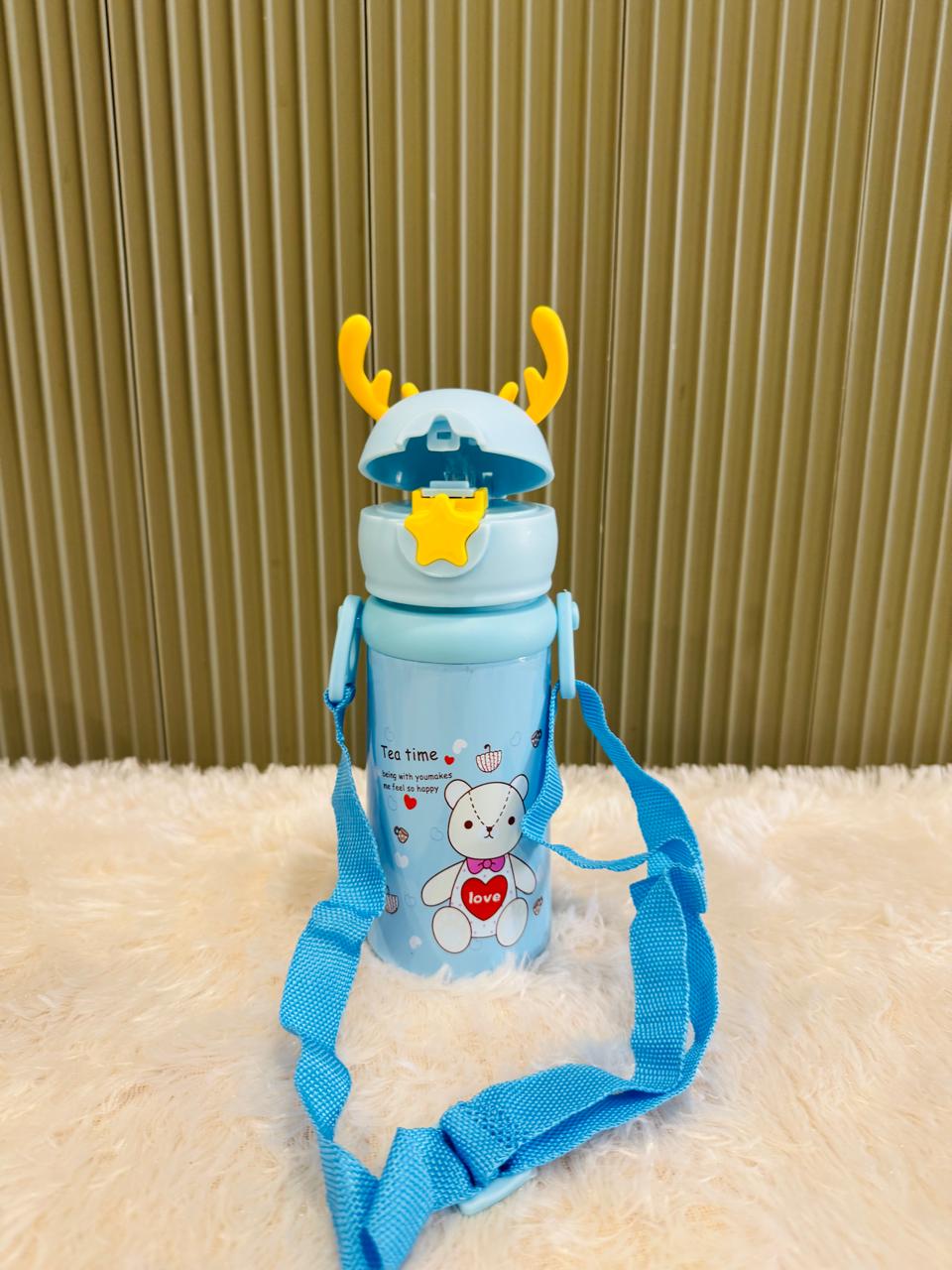 Blue reindeer 500ml bottle with bear print and blue shoulder strap