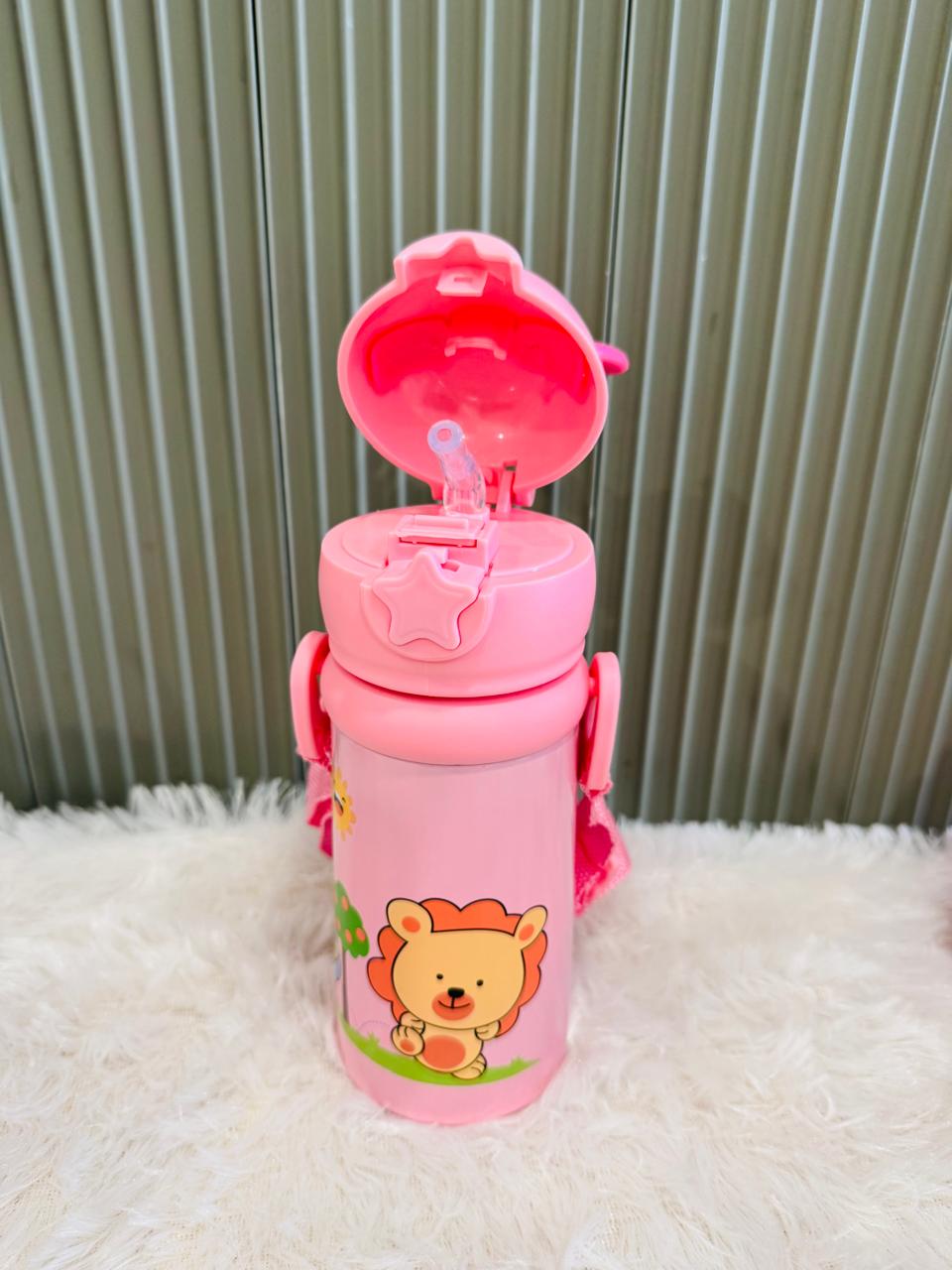 Pink reindeer 500ml bottle with lion print and open straw lid