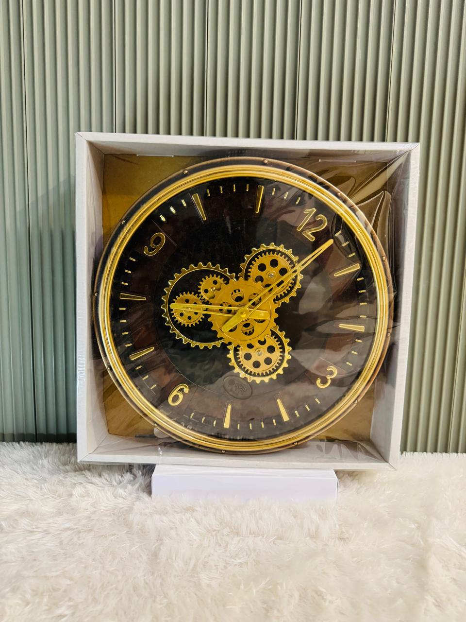 Mechanical Moving Gear Wall Clock for Hall & Living Room, Golden & Black